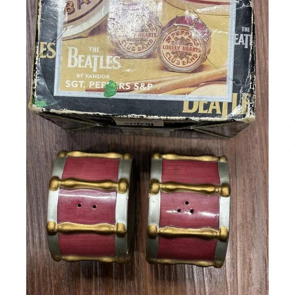 Beatles Sgt. Peppers Salt & Pepper Shakers W/Box‎ Vandor 1999